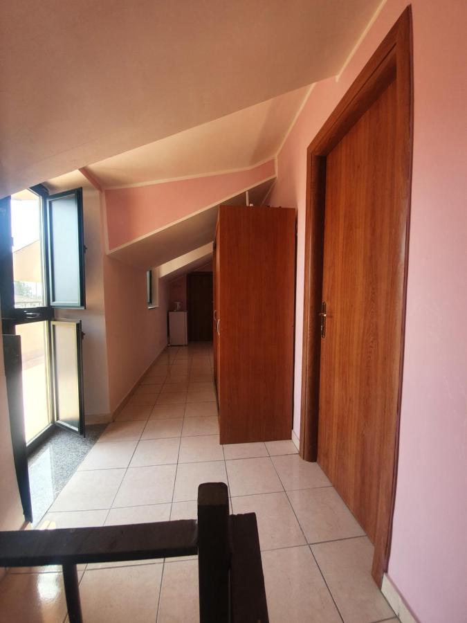 Hotel Royal Palace Gate San Nicola La Strada Exterior foto